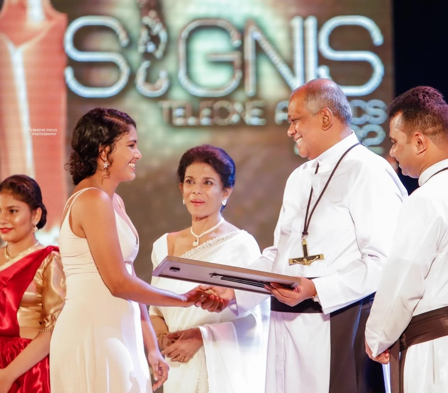 Thilakshini Ratnayake receiving the Creative Achievement Certificate at SIGNIS ceremony